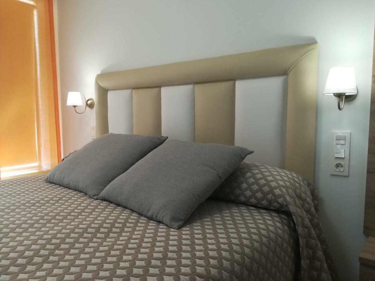 Hostal Y Apartamento Rural Los Naranjos Melegis Buitenkant foto